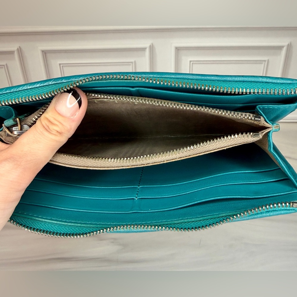 Bottega Veneta Mallard Turquoise Intrecciato Leather Zip Wallet | Full Inclusion - Picture 10 of 11